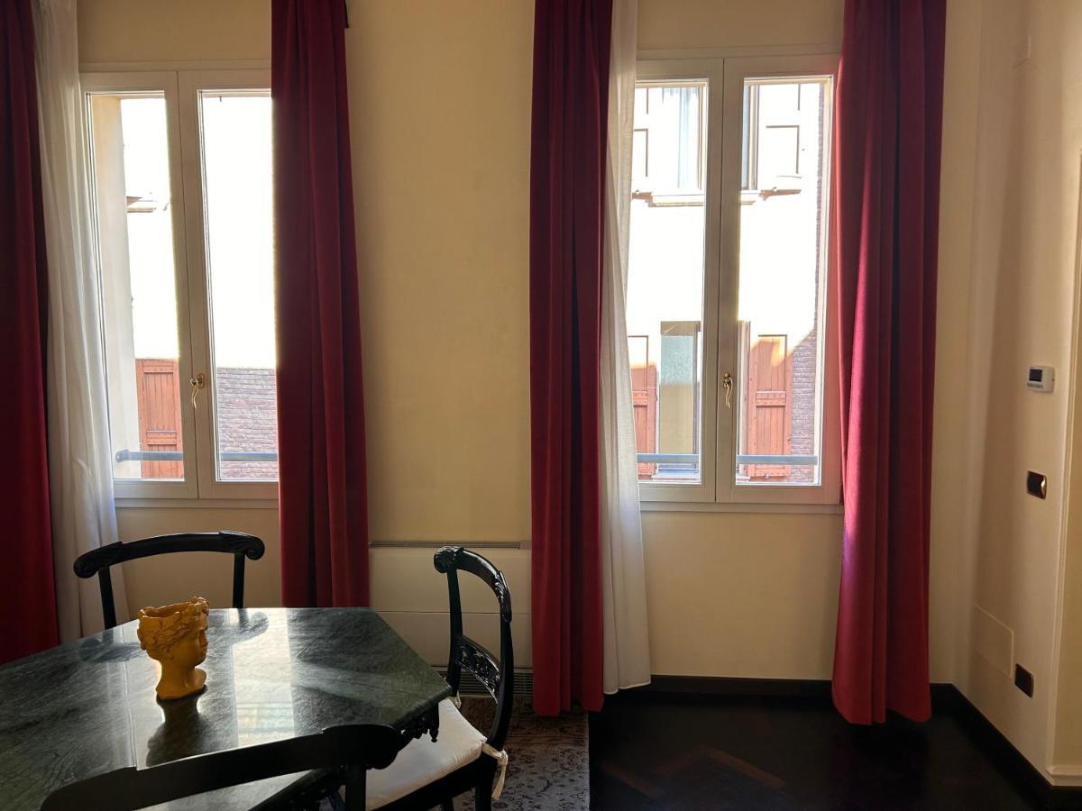 Piazza Maggiore Luxury Apartment โบโลญญา ภายนอก รูปภาพ