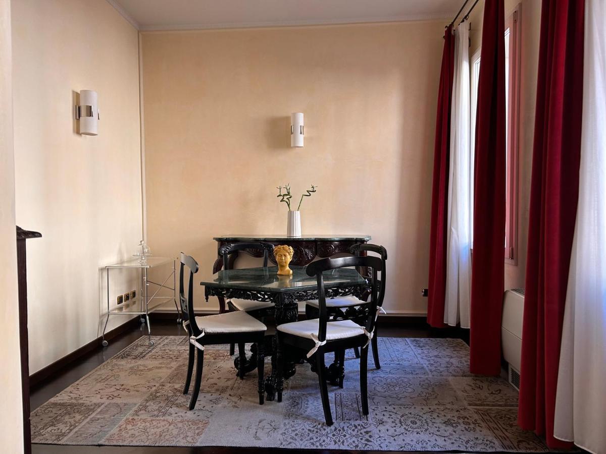 Piazza Maggiore Luxury Apartment โบโลญญา ภายนอก รูปภาพ
