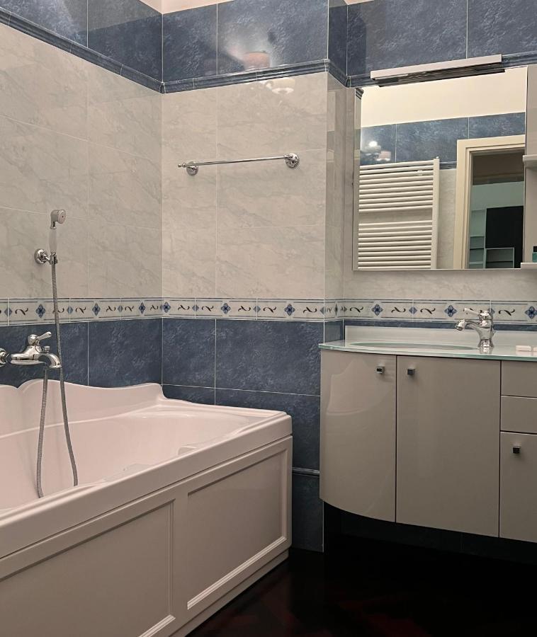 Piazza Maggiore Luxury Apartment โบโลญญา ภายนอก รูปภาพ